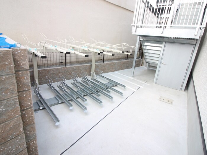 物件外観写真4　(駐輪場)