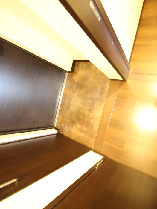 物件内観写真16　(玄関)