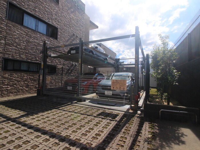 物件外観写真4　(駐車場)