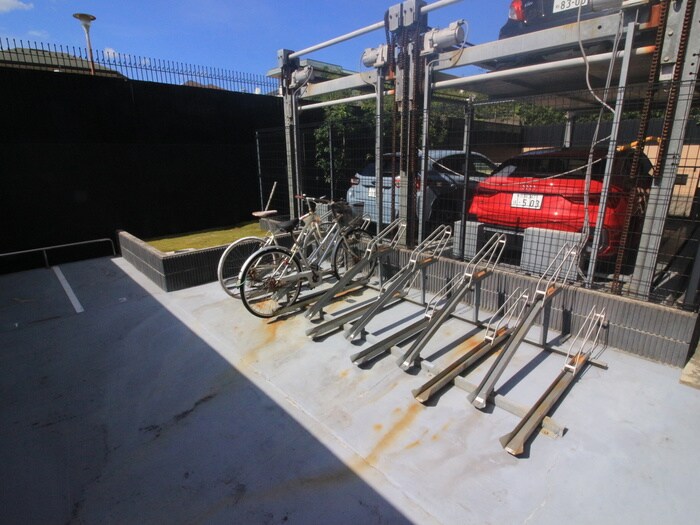 物件外観写真5　(駐輪場)