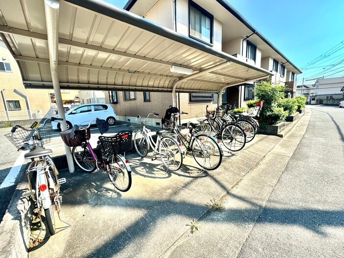 物件外観写真3　(駐輪場)