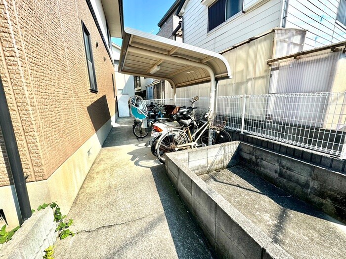 物件外観写真4　(駐輪場)