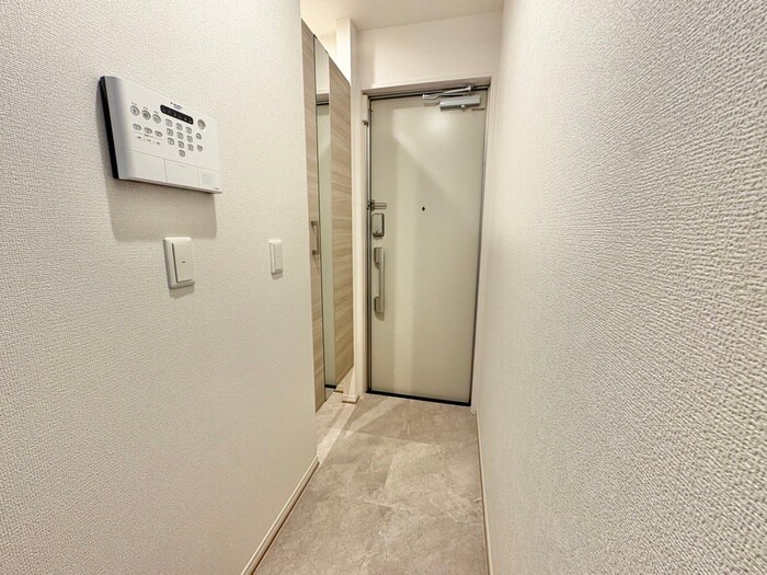 物件内観写真13　(玄関)