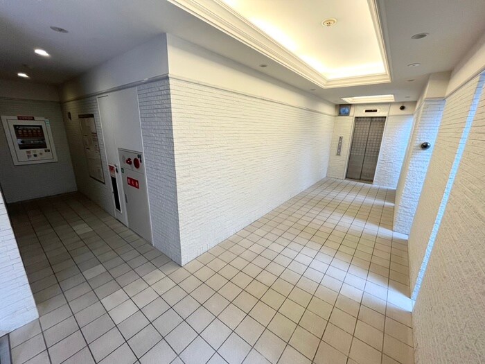 物件外観写真2　(エントランス部分)