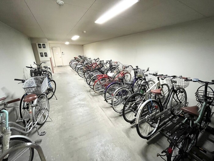 物件外観写真3　(駐輪場)