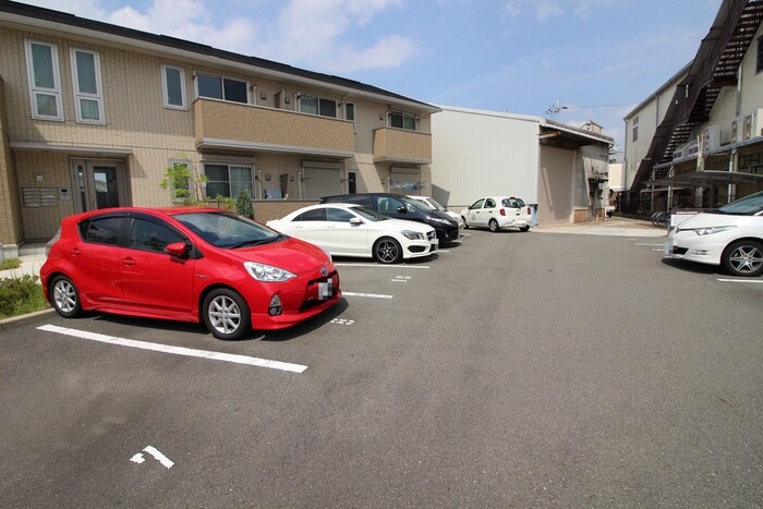 物件外観写真4　(駐車場)