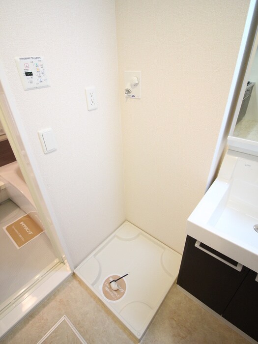 物件内観写真10　(洗濯機置場)