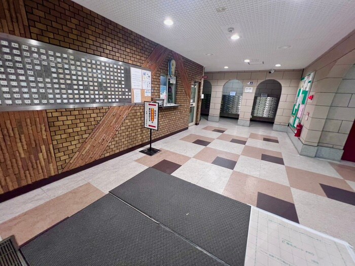 物件外観写真3　(エントランス部分)