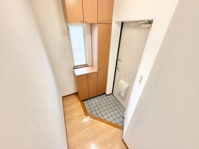 物件内観写真18　(玄関)