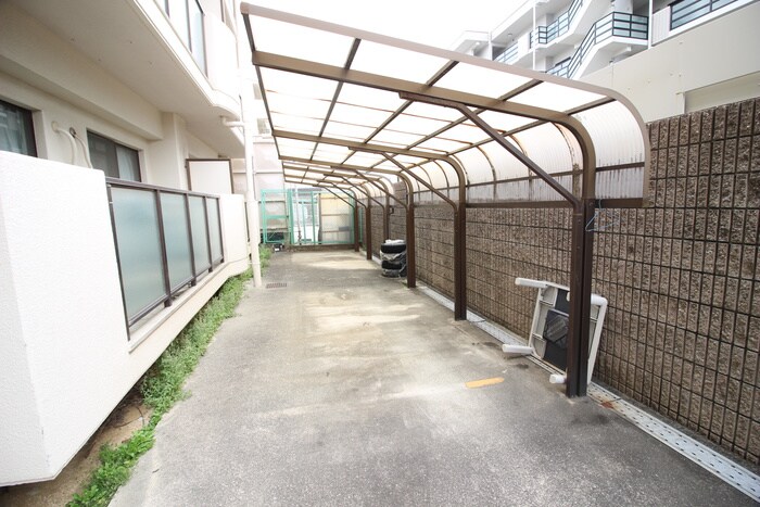 物件外観写真4　(駐輪場)