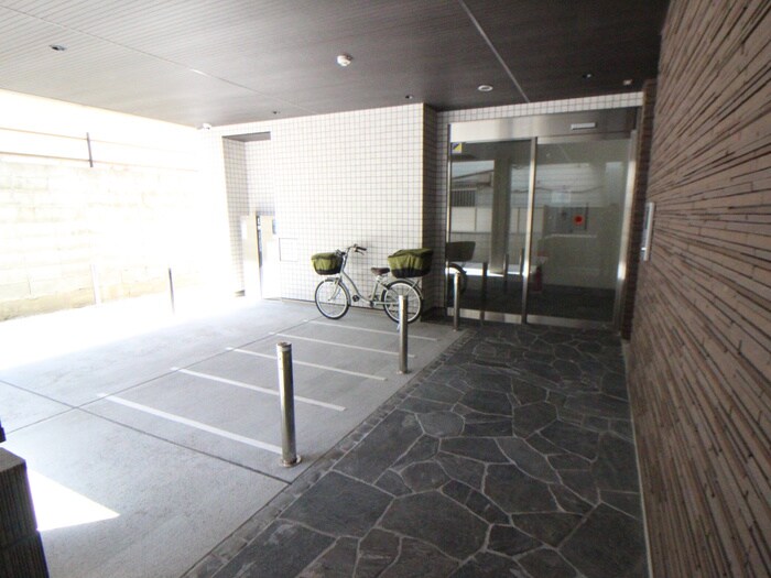 物件外観写真4　(エントランス部分)