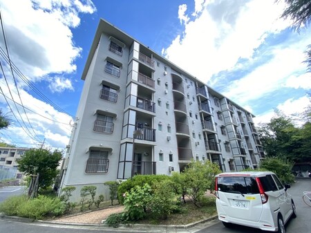 醍醐上ノ山団地B3棟(104)外観写真