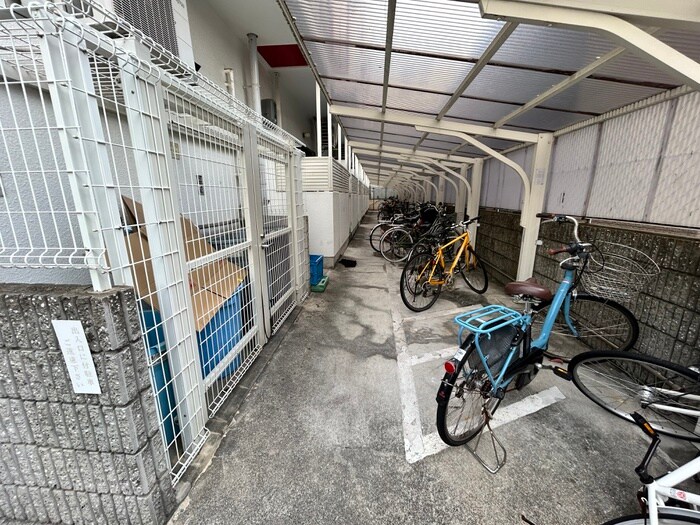 物件外観写真3　(駐輪場)