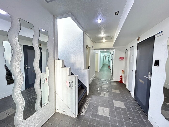 物件外観写真6　(エントランス部分)