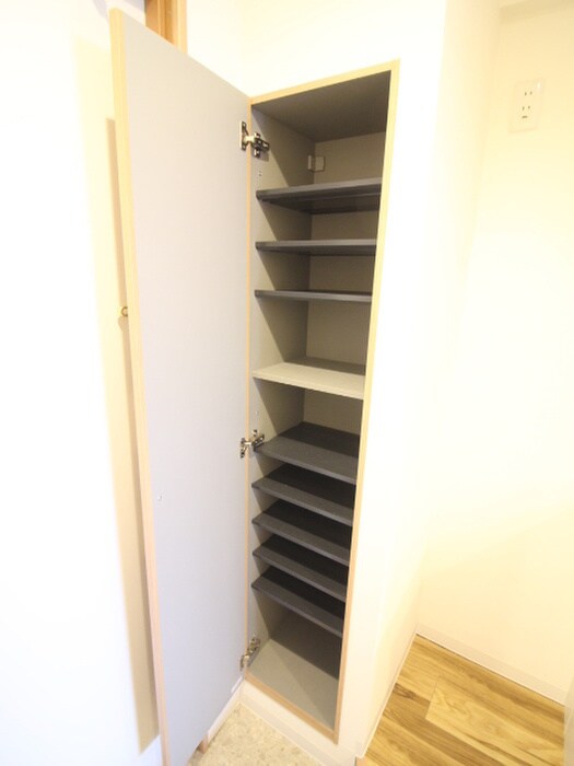 物件内観写真8　(靴箱)