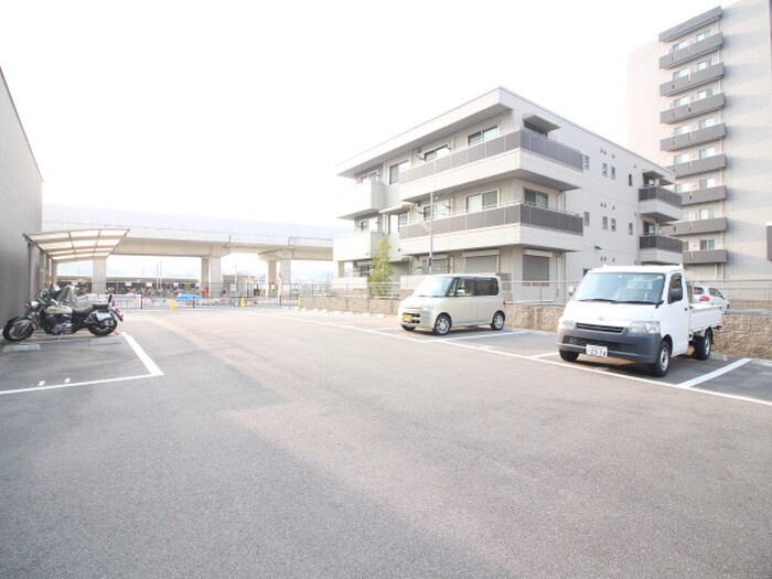 物件外観写真3　(駐車場)