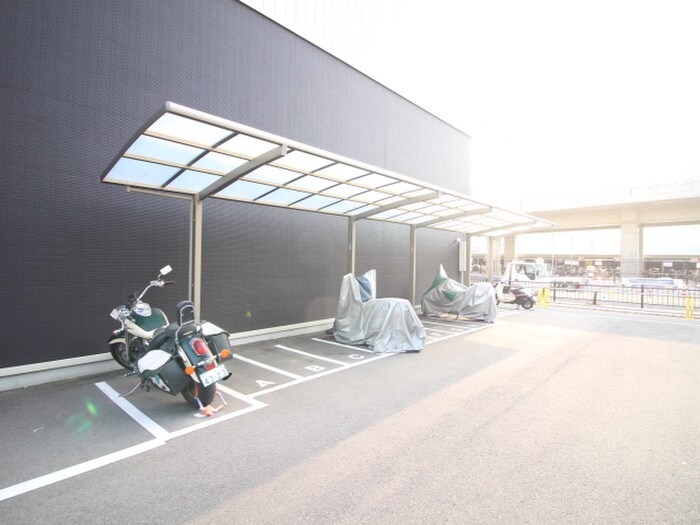 物件外観写真4　(駐輪場)