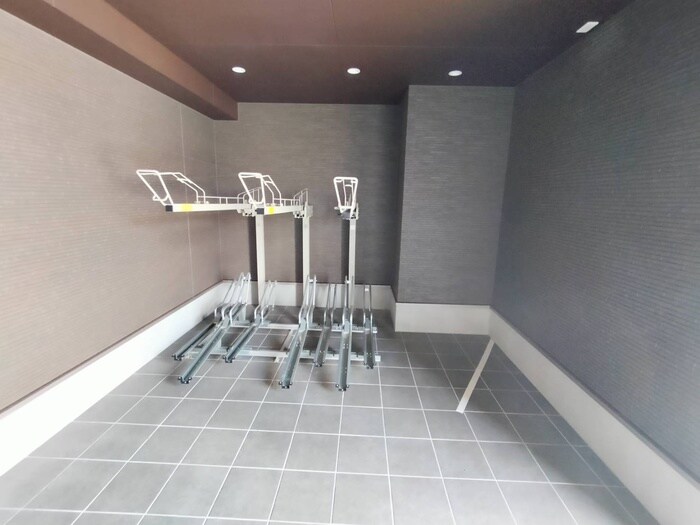 物件外観写真5　(駐輪場)