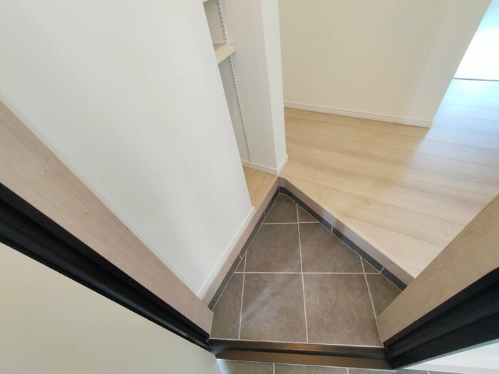 物件内観写真19　(玄関)