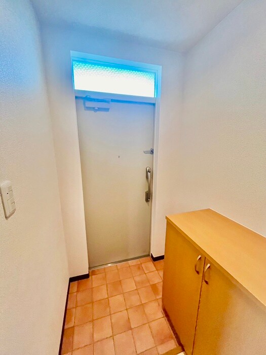 物件内観写真18　(玄関)