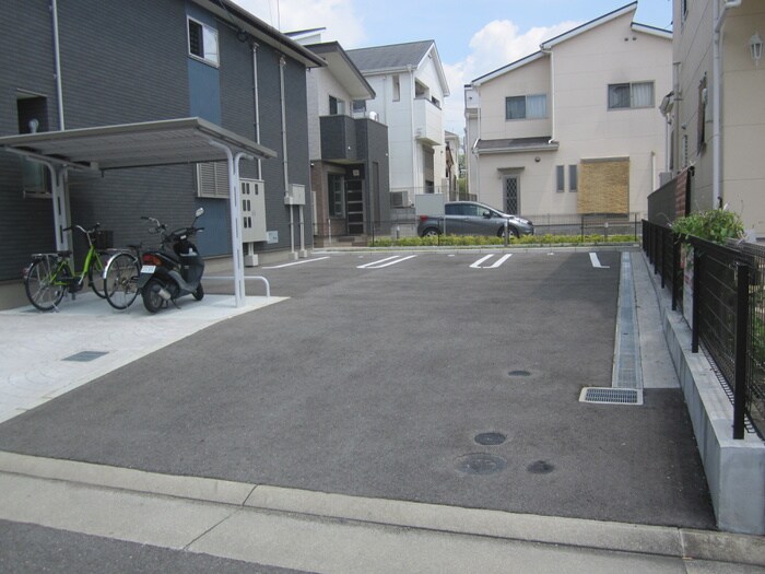 物件外観写真3　(駐車場)