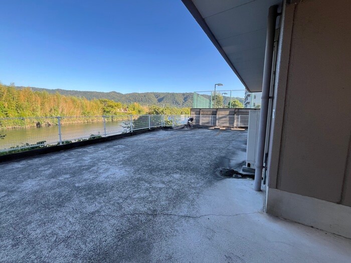 物件外観写真6　(駐車場)