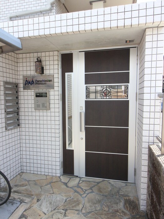 物件外観写真3　(エントランス部分)