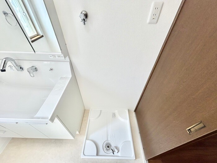 物件内観写真18　(洗濯機置場)