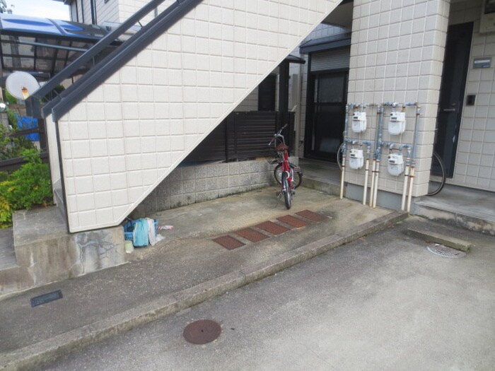 物件外観写真6　(駐輪場)