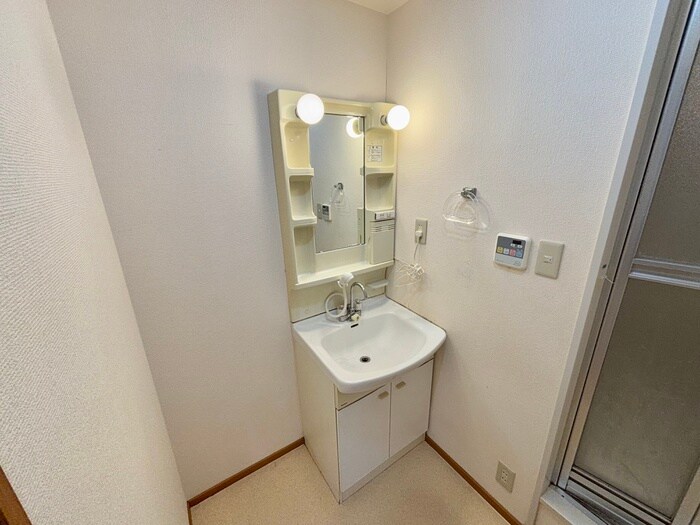 物件内観写真11　(洗面)