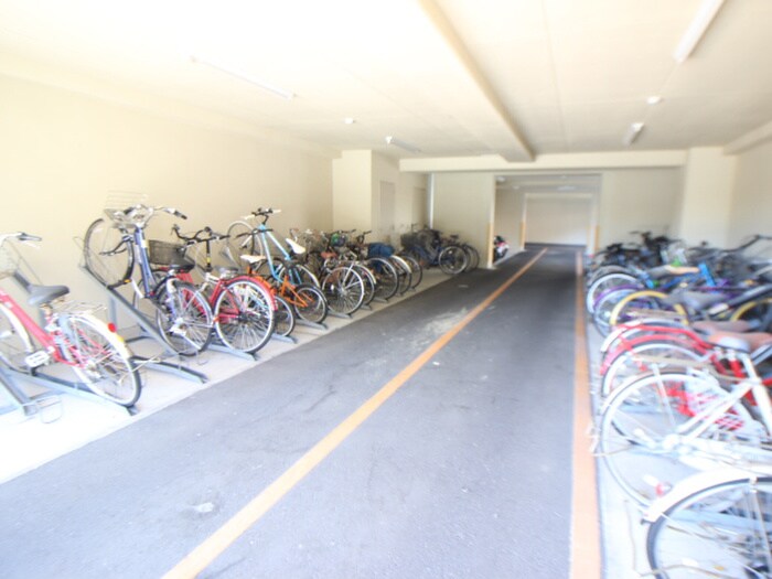 物件外観写真5　(駐輪場)