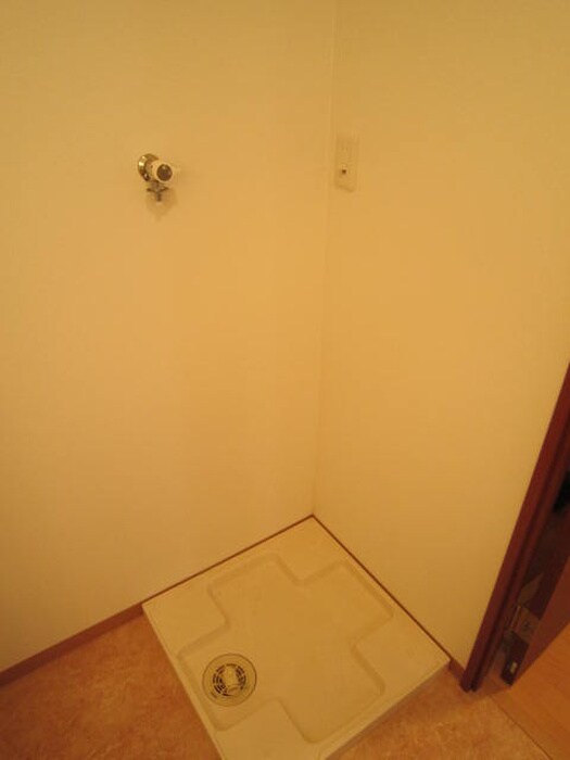 物件内観写真14　(洗濯機置場)