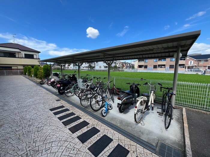 物件外観写真2　(駐輪場)