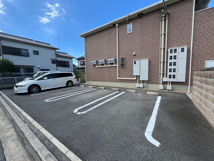 物件外観写真3　(駐車場)