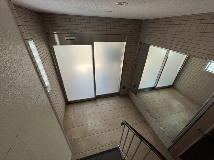 物件外観写真5　(エントランス部分)