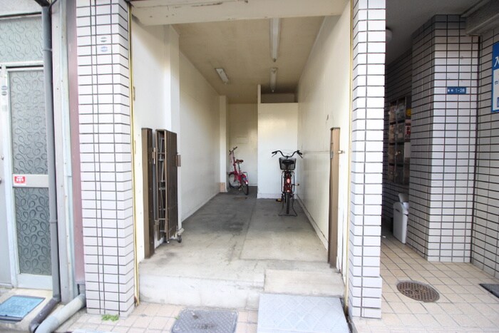 物件外観写真6　(駐輪場)