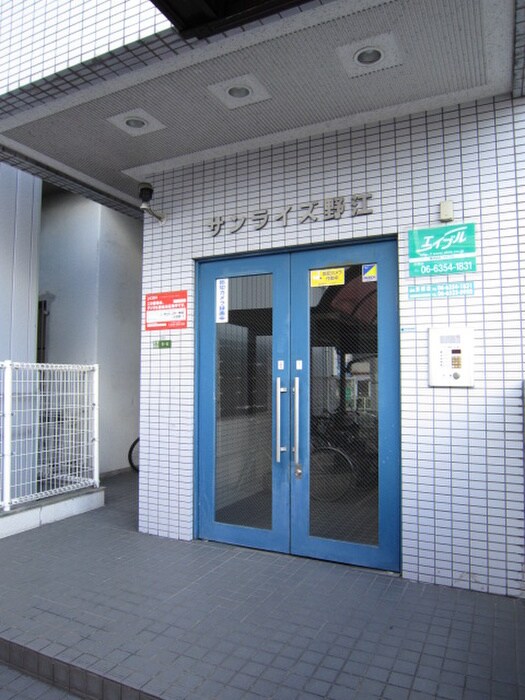 物件外観写真2　(エントランス部分)
