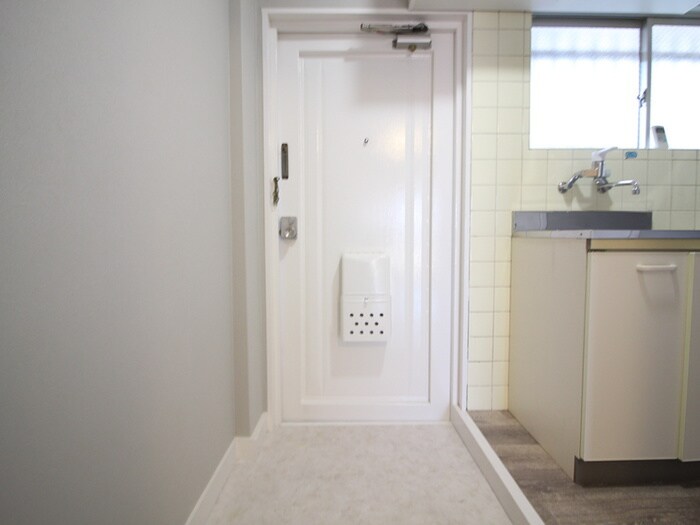 物件内観写真5　(玄関)