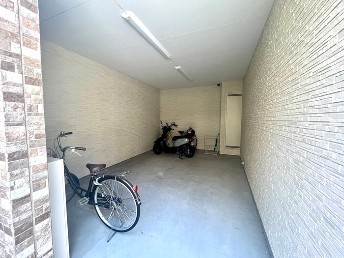 物件外観写真3　(駐輪場)