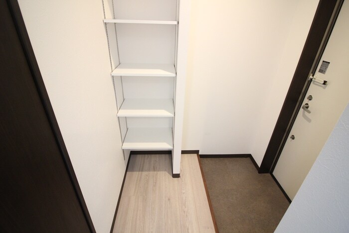 物件内観写真18　(玄関)