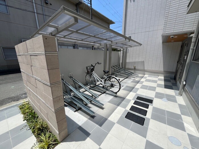 物件外観写真5　(駐輪場)