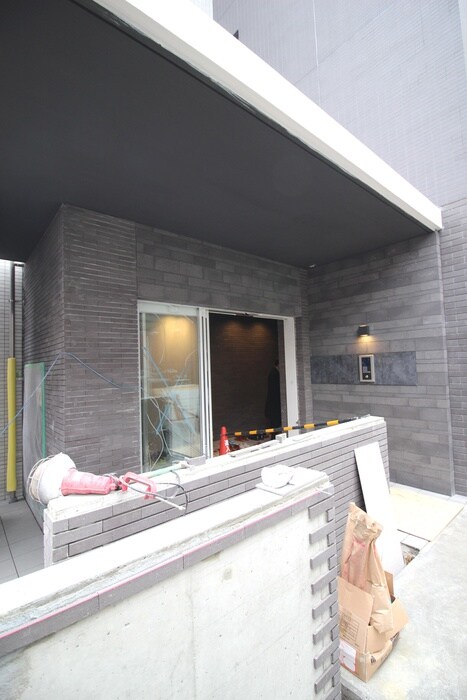 物件外観写真2　(エントランス部分)