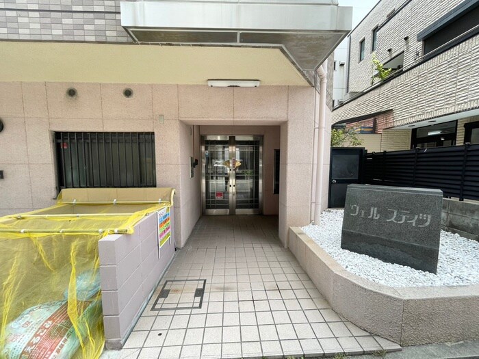 物件外観写真3　(エントランス部分)