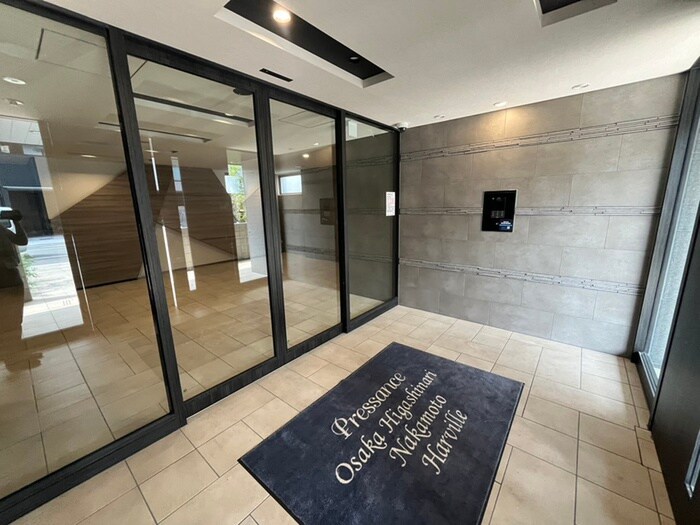 物件外観写真3　(エントランス部分)