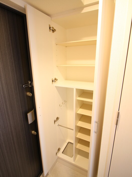 物件内観写真11　(靴箱)