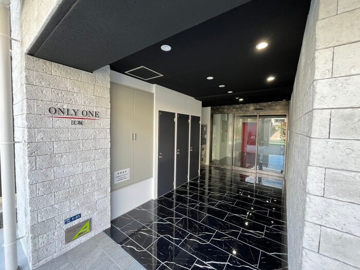 物件外観写真3　(エントランス部分)