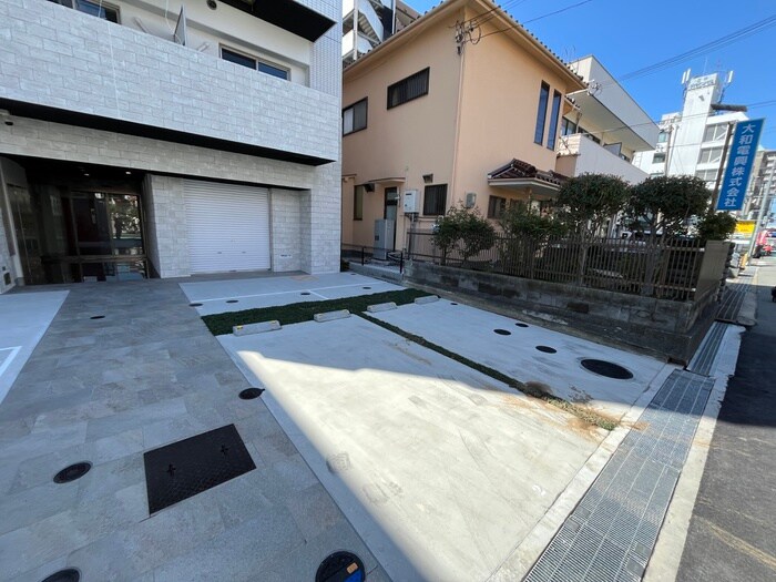 物件外観写真6　(駐車場)