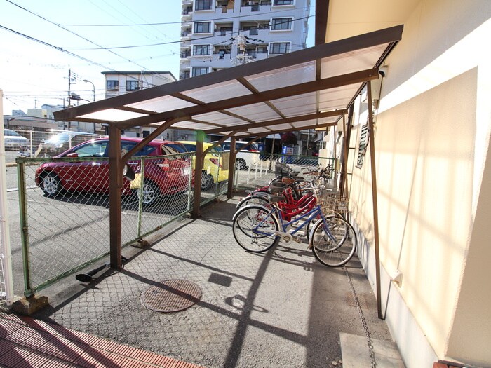 物件外観写真3　(駐輪場)