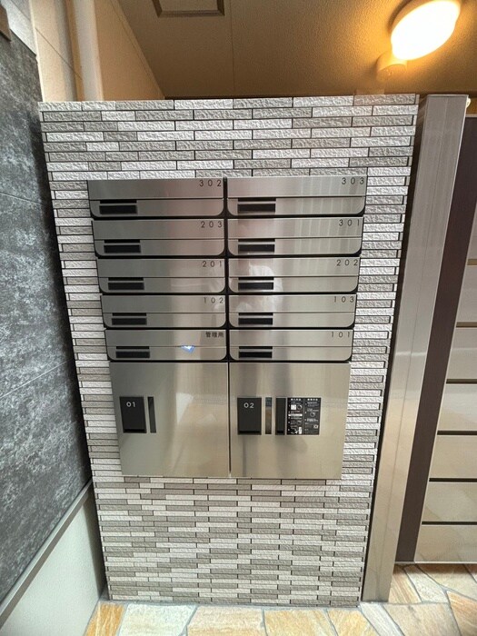 物件外観写真4　(エントランス部分)