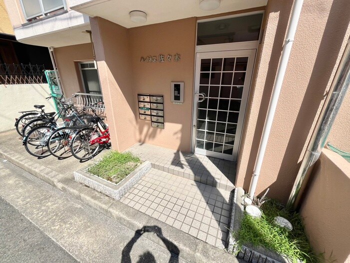 物件外観写真4　(エントランス部分)